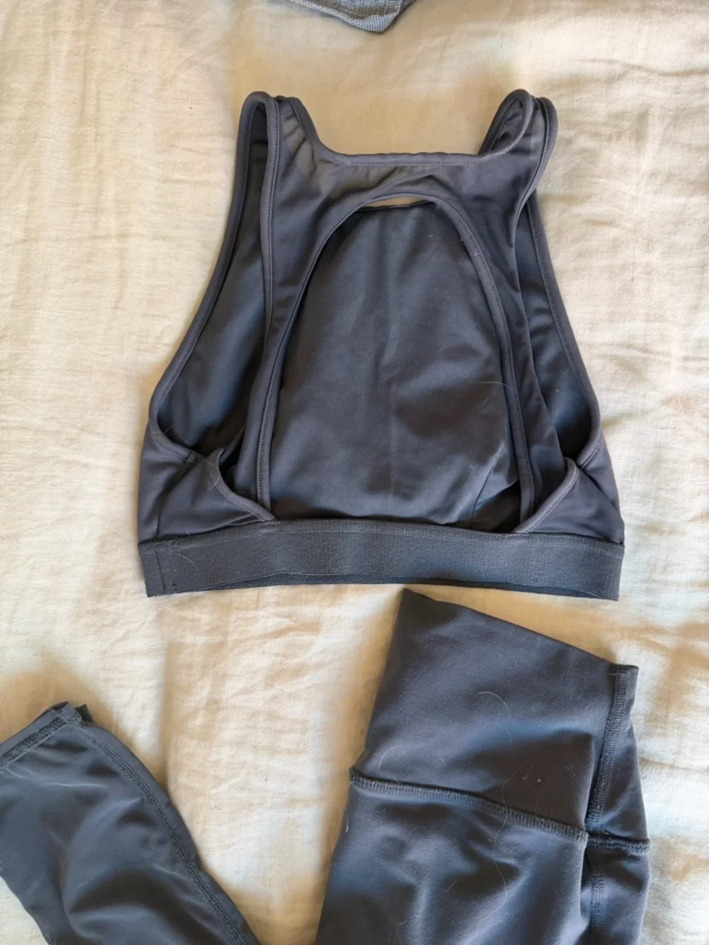 ALO Yoga Black High-Neck Sports Bra and Leggings Set - Picture 3 of 4